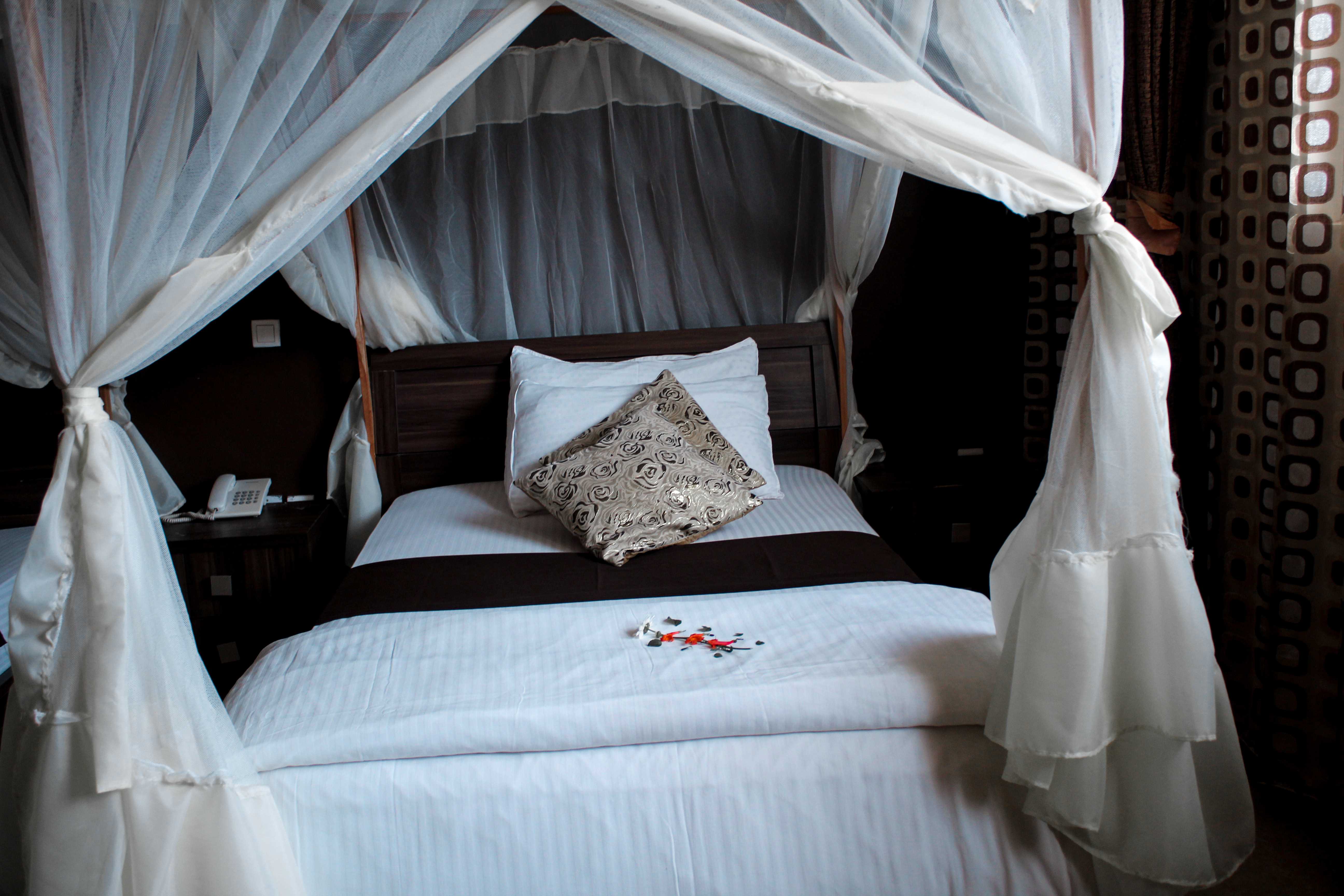 http://www.tropitel-gitega.com/storage/1684835517_deluxe twin bed (14).jpg